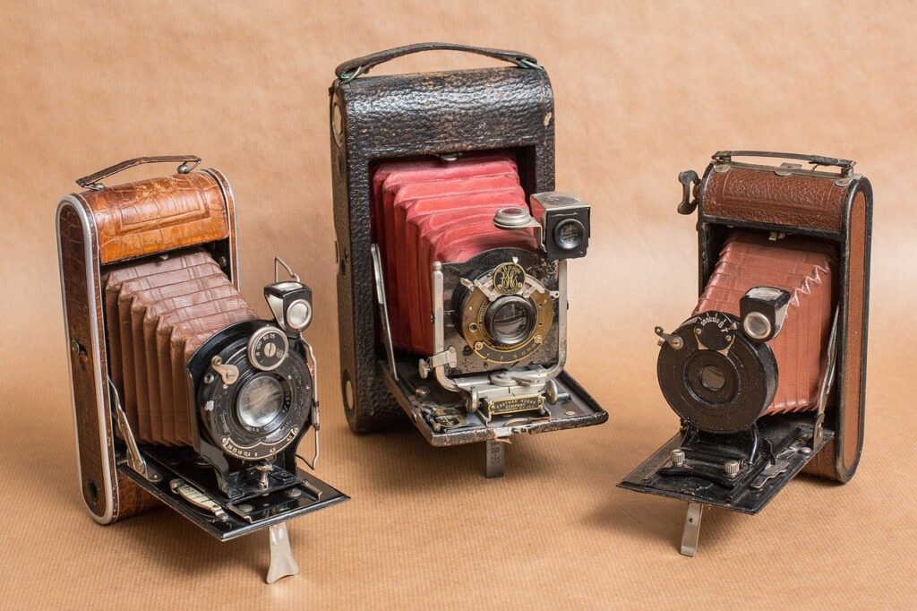 camera 1149767 1280 What is the difference between a DSLR and SLR camera?